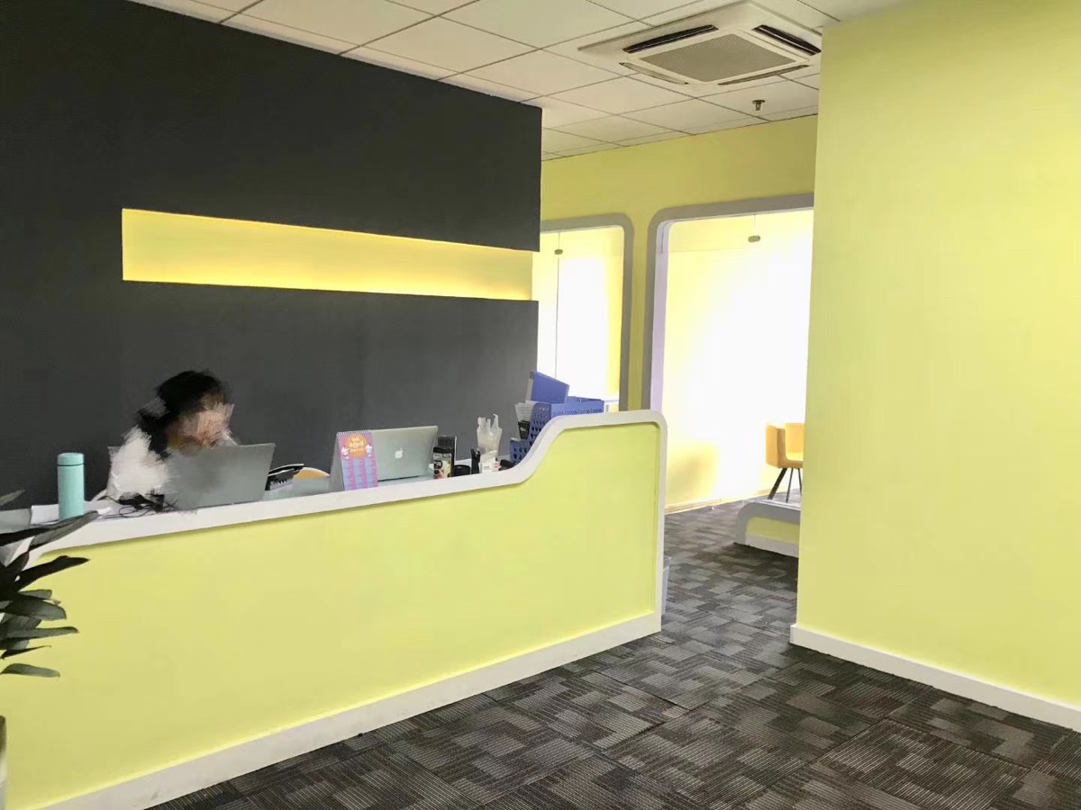 平顶山新思维校区前台接待